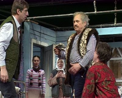 Премьера спектакля «Семейный портрет и бешеные деньги» Премьера спектакля «Семейный портрет и бешеные деньги»