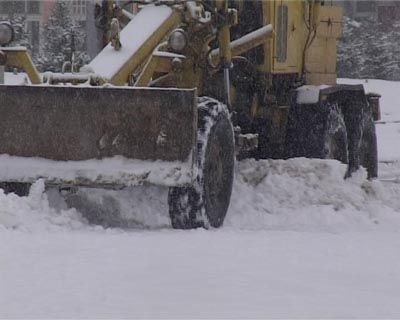 Снегопад стал причиной аврала на дорогах города Снегопад стал причиной аврала на дорогах города