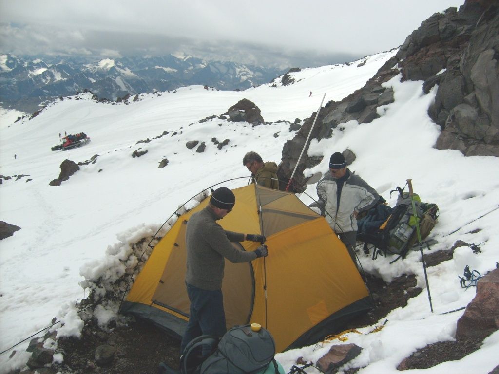 7_Обустройство базового лагеря на высоте 4200 метров.JPG