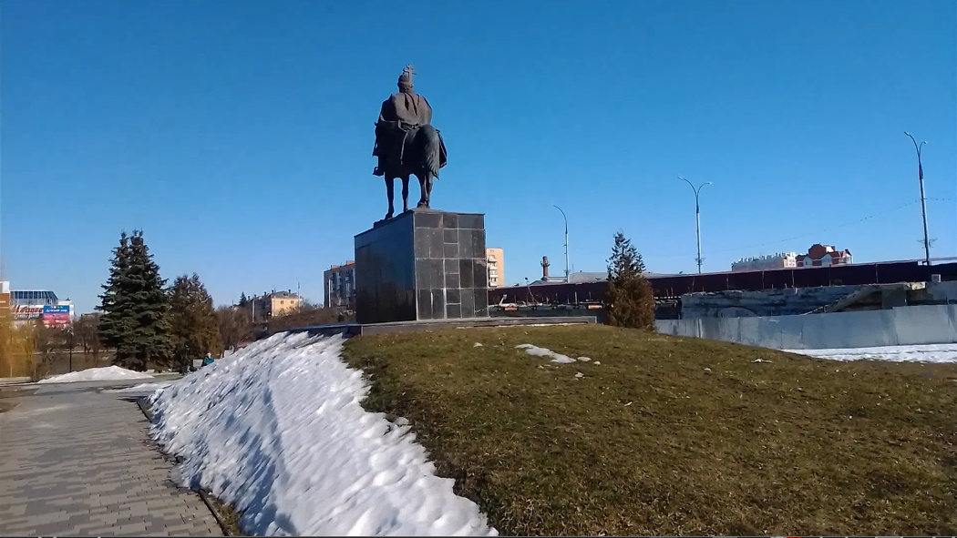 Памятник Грозному