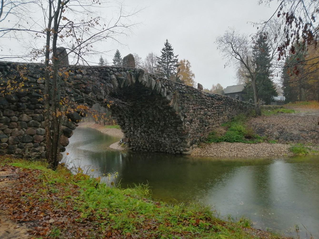 Валунный мост в Василево после реставрации