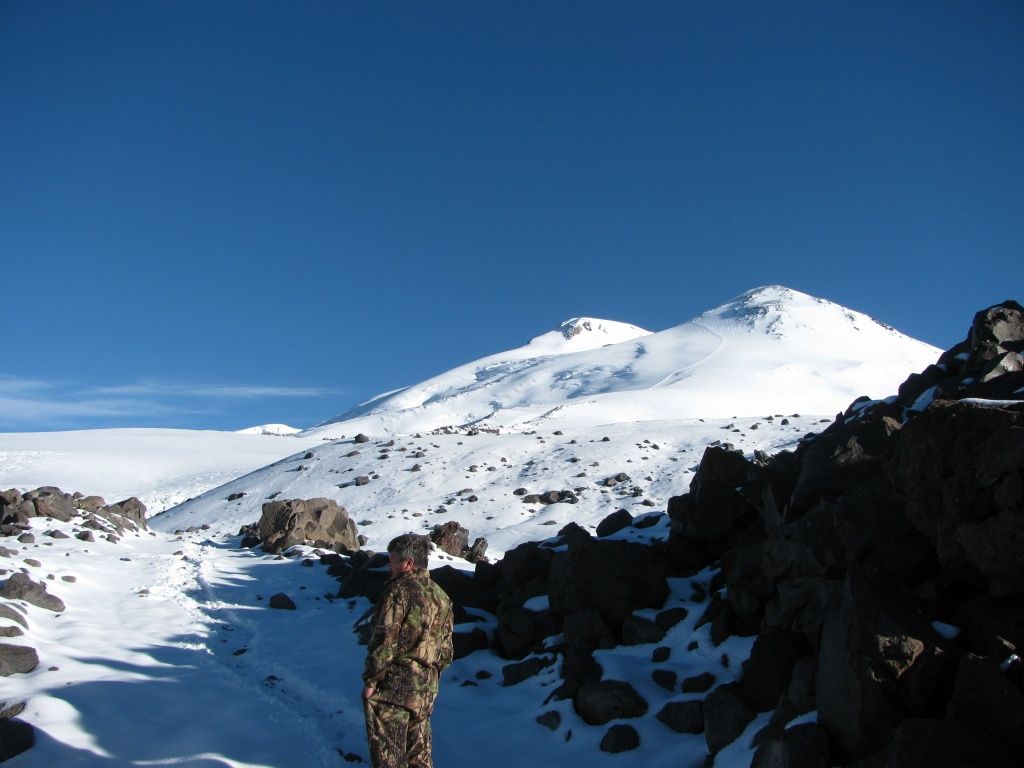 4_Вид на Эльбрус с высоты 3800 метров.JPG