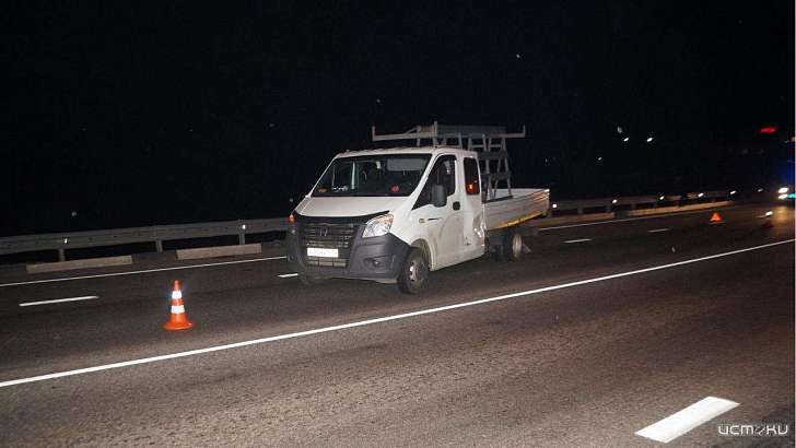 Под Орлом двое пострадали при столкновении грузовиков Под Орлом двое пострадали при столкновении грузовиков