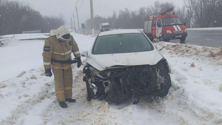 На Орловщине столкнулись два автомобиля На Орловщине столкнулись два автомобиля