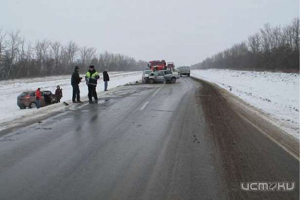 В Орловской области два человека погибли в результате лобового столкновения автомобилей В Орловской области два человека погибли в результате лобового столкновения автомобилей