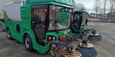 Спецавтобаза вакуумно-подметальные машины установка для литого асфальта Автопарк "Спецавтобазы" пополнился на 84 машины