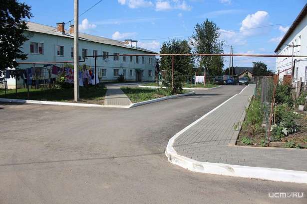 В пгт. Залегощь завершаются работы по благоустройству общественной территории возле детской школы искусств В пгт. Залегощь завершаются работы по благоустройству общественной территории возле детской школы искусств