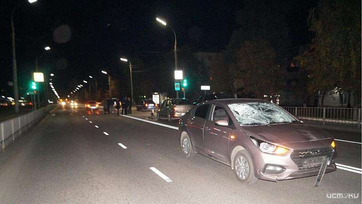 Женщина за рулем иномарки сбила двух пешеходов в Орле Женщина за рулем иномарки сбила двух пешеходов в Орле