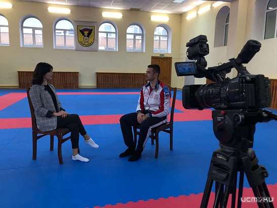 Сегодня на нашем канале после выпуска новостей смотрите программу "Интервью". Сегодня на нашем канале после выпуска новостей смотрите программу "Интервью".