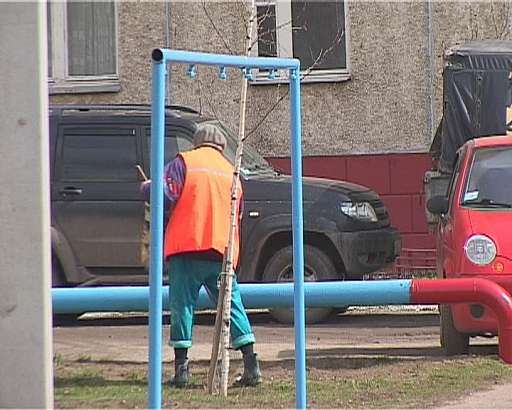 Управляющая компания наводит порядок во дворах Управляющая компания наводит порядок во дворах