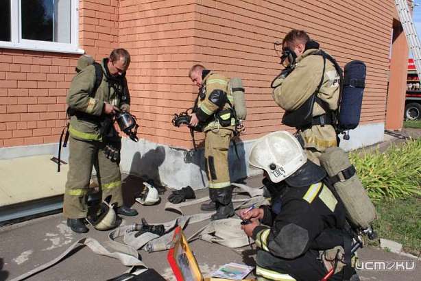 Спасатели потушили «пожар» в орловской школе Спасатели потушили «пожар» в орловской школе