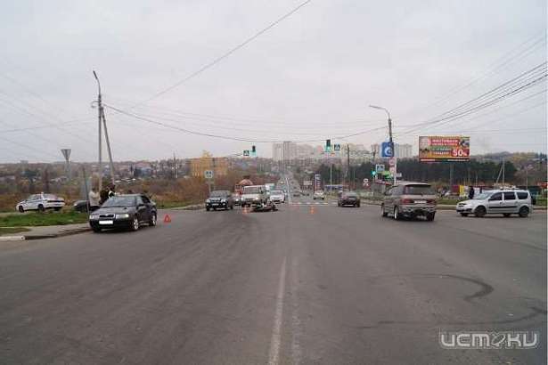 Водитель «Шкоды» не уступил дорогу мотоциклу: детали субботнего ДТП в Орле Водитель «Шкоды» не уступил дорогу мотоциклу: детали субботнего ДТП в Орле