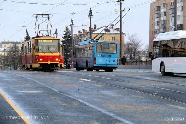 Стало известно, по какой причине перекрыли Красный мост Стало известно, по какой причине перекрыли Красный мост