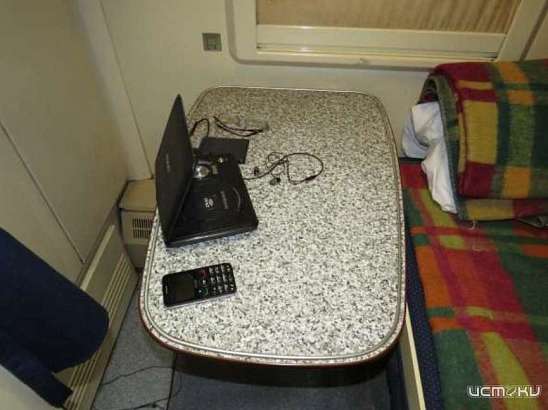 Орловчанин в поезде украл у проводника терминал, спутав его с мобильным телефоном Орловчанин в поезде украл у проводника терминал, спутав его с мобильным телефоном