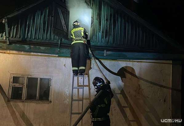 Огонь под Орлом уничтожил кухню в частном доме Огонь под Орлом уничтожил кухню в частном доме