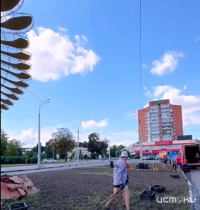 "Надо было цветы в сентябре посадить, под зиму." Орловчане реагируют на новость о высадке цветов к 5 августа "Надо было цветы в сентябре посадить, под зиму." Орловчане реагируют на новость о высадке цветов к 5 августа