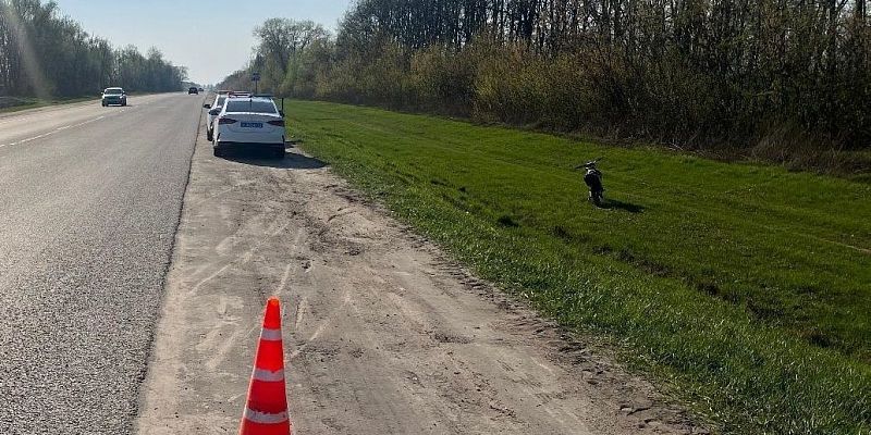 Под Орлом 15-летний мотоциклист не справился с управлением и перевернулся Под Орлом 15-летний мотоциклист не справился с управлением и перевернулся