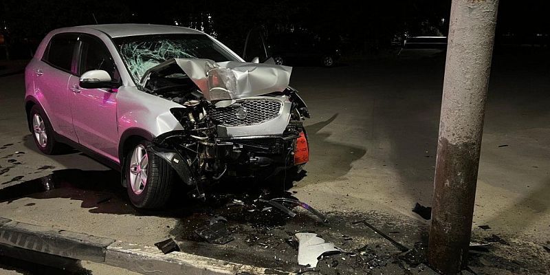 автомобильная авария В Орле водитель иномарки не справился с управлением и врезался в столб