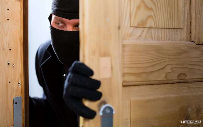 Амчанин пробрался в чужую постройку и украл оттуда запчасти на сумму 15 тыс. рублей Амчанин пробрался в чужую постройку и украл оттуда запчасти на сумму 15 тыс. рублей