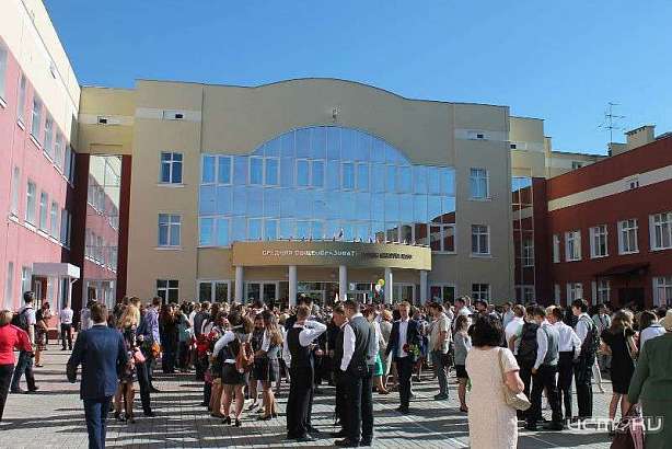 Большинство орловских школ работают в две смены Большинство орловских школ работают в две смены