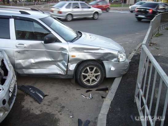 В Орле автоледи спровоцировала ДТП. Есть пострадавший В Орле автоледи спровоцировала ДТП. Есть пострадавший