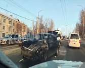 В Орле автомобиль медицинской помощи выехал на «встречку» и столкнулся с «Ладой» В Орле автомобиль медицинской помощи выехал на «встречку» и столкнулся с «Ладой»