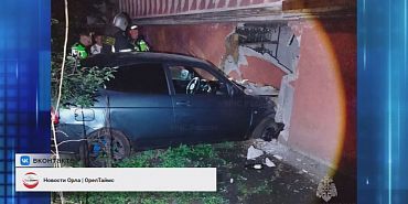 Ночью автомобиль влетел в многоэтажку. Экспресс - новости Ночью автомобиль влетел в многоэтажку. Экспресс - новости