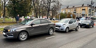 автомобильная авария Орловчанка получила травмы в двойном ДТП на Комсомольской