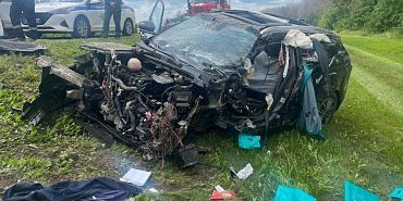 Лобовое столкновение кроссовера и большегруза произошло под Орлом Лобовое столкновение кроссовера и большегруза произошло под Орлом