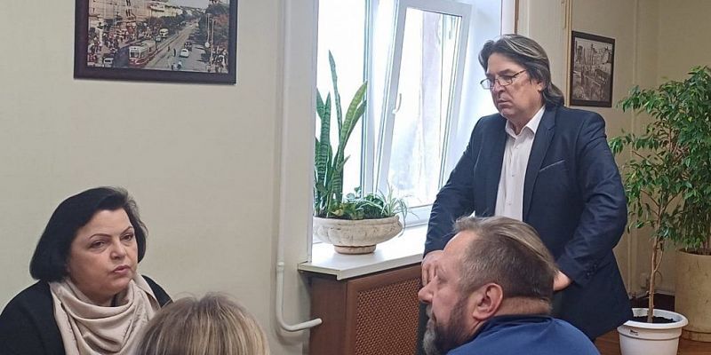 Горсовет Председатель орловского горсовета Василий Новиков посоветовал орловчанам мыть посуду содой