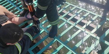 Управление МЧС по Орловской области Девушке пришлось вызывать спасателей из-за застрявшей ноги