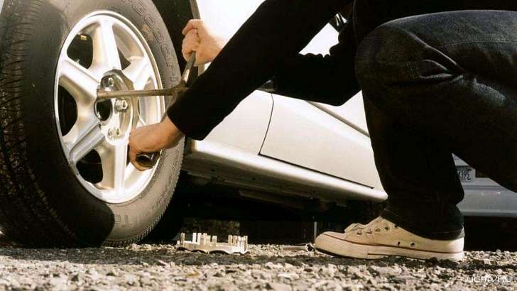 На Орловщине парень оставил жителя Образцово без колес На Орловщине парень оставил жителя Образцово без колес