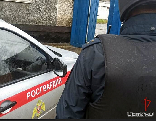 В Орле росгвардейцы задержали вооруженного хулигана В Орле росгвардейцы задержали вооруженного хулигана