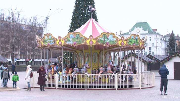 Новогодняя карусель в центре Орла будет работать до конца недели Новогодняя карусель в центре Орла будет работать до конца недели