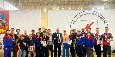 кикбогсинг соревнования спорт Орловские кикбоксеры на чемпионате и первенстве ЦФО завоевали россыпь наград