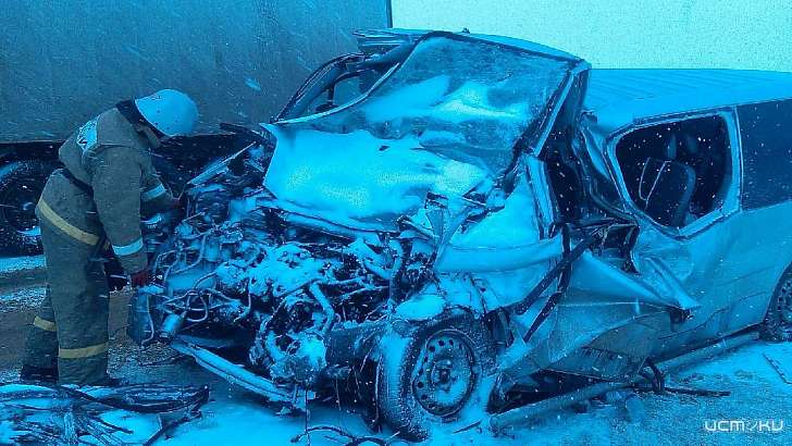 В Ливенском районе два человека насмерть разбились на «Опеле» В Ливенском районе два человека насмерть разбились на «Опеле»