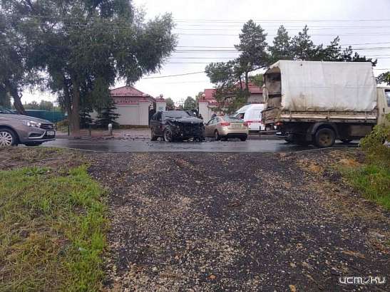 Утром произошла серьезная авария на Болховском шоссе Утром произошла серьезная авария на Болховском шоссе