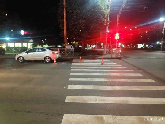 В Орле иномарка на пешеходном переходе сбила маму с ребенок В Орле иномарка на пешеходном переходе сбила маму с ребенок