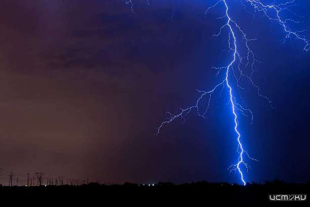 На смену солнцу — грозы и ветер: метеопредупреждение объявлено на Орловщине На смену солнцу — грозы и ветер: метеопредупреждение объявлено на Орловщине