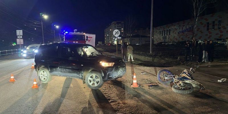 Не уступил дорогу: во Мценске внедорожник столкнулся с мотоциклом Не уступил дорогу: во Мценске внедорожник столкнулся с мотоциклом