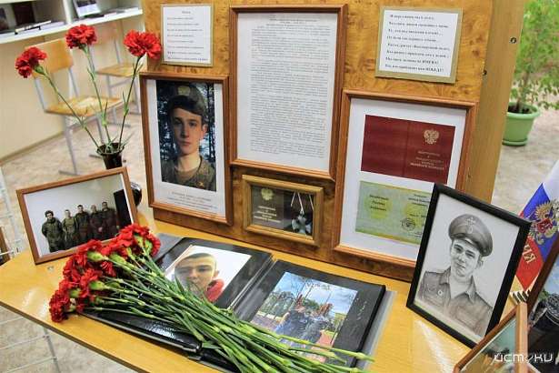 В Орловской гимназии №39 открыли уголок, посвященный памяти Никиты Матюшева В Орловской гимназии №39 открыли уголок, посвященный памяти Никиты Матюшева