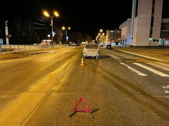 В центре Мценска на Орловщине автомобиль сбил пешехода В центре Мценска на Орловщине автомобиль сбил пешехода