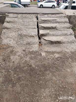 Лестница к скверу Семьи в Орле пришла в негодность Лестница к скверу Семьи в Орле пришла в негодность