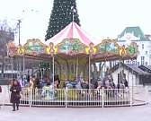 Видео: в центре Орла начала работать новогодняя карусель Видео: в центре Орла начала работать новогодняя карусель