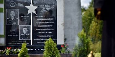 СВО герои памятник На Орловщине открыли памятник героическому экипажу вертолета Ми-28НМ