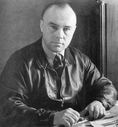 Ливенцы отвергли идею о замене памятника Николаю Поликарпову памятником Николаю Чудотворцу Ливенцы отвергли идею о замене памятника Николаю Поликарпову памятником Николаю Чудотворцу