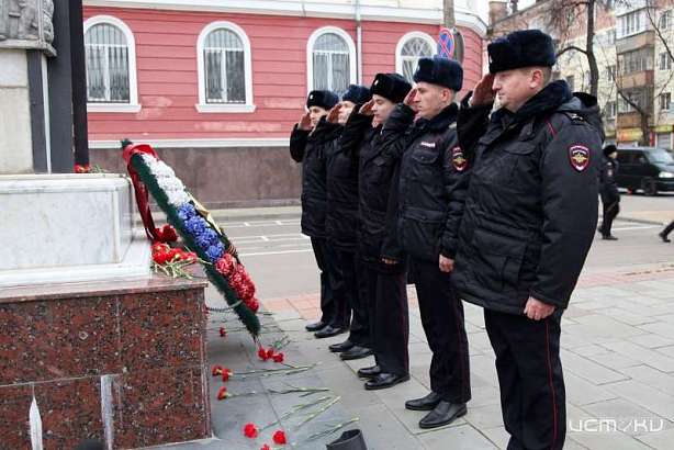 Накануне в Орле молодые полицейские приняли присягу Накануне в Орле молодые полицейские приняли присягу