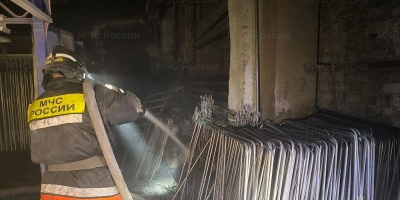 пожар В Орловском округе загорелся производственный цех