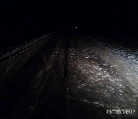 На Орловщине шедшая по трассе компания молодых людей попала под колеса авто На Орловщине шедшая по трассе компания молодых людей попала под колеса авто