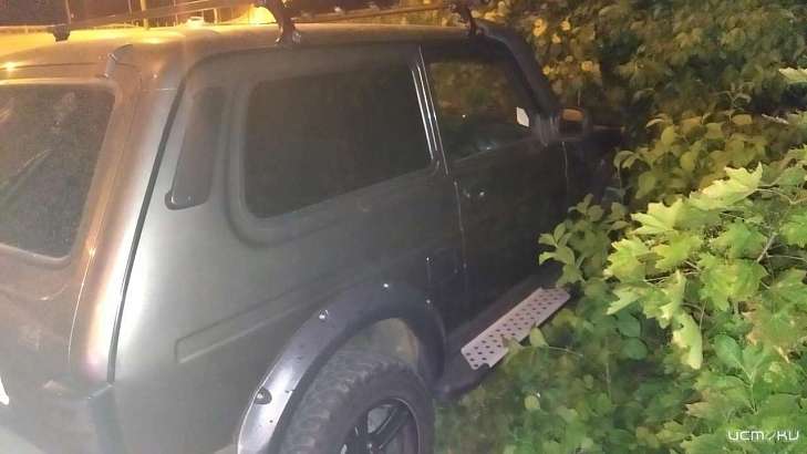 Под Орлом перевернулась «Нива» Под Орлом перевернулась «Нива»